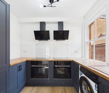 Ash Road, Aldershot, Hampshire, GU12 - Photo 5