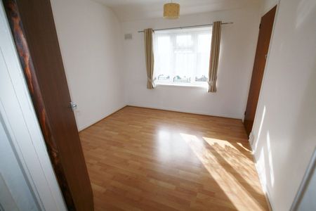 Mousehole Road, Paulsgrove, Portsmouth, Hampshire, PO6 4JL - Photo 2