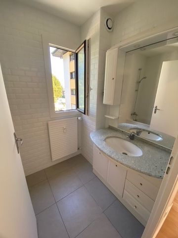 Location Appartement 4 pièces 75m² LA MOTTE SERVOLEX 73290 - Photo 2