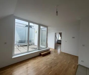 WG- geeignet | Ruhige 3 - Zimmer - Dachgeschosswohnung mit Terrasse I ab sofort - Foto 1