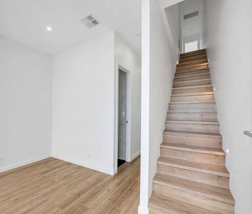 Brand New Terrace Home-stunning oversized kitchen with stone bencht... - Photo 1