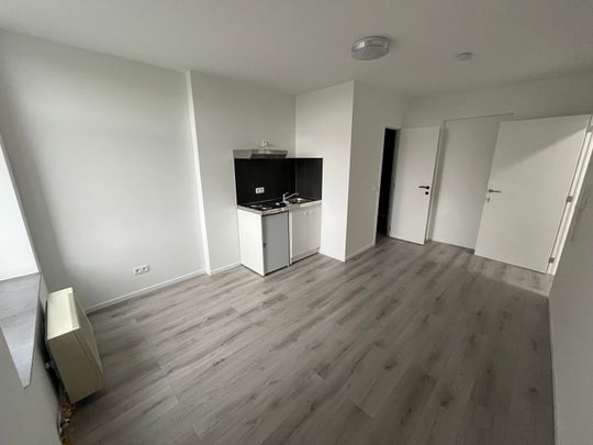 Studio remis à neuf à 6040 Charleroi Jumet  Loyer: 580 € - Photo 1