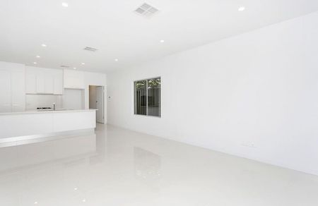 Stunning Modern Family Home Located in the Desirable Dover Gardens - Photo 2