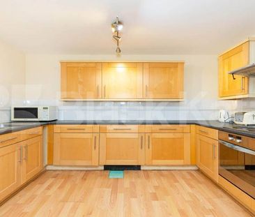 Spacious two bed two bath set within a modern devlopment - Photo 6