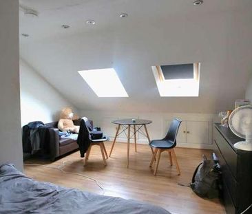 Churston Avenue, Plaistow, E13 - Photo 1
