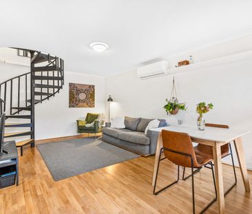 BEAUTIFUL FULLY FURNISHED 2 X 1 TOWNHOUSE IN GREAT LOCATION! - Photo 2