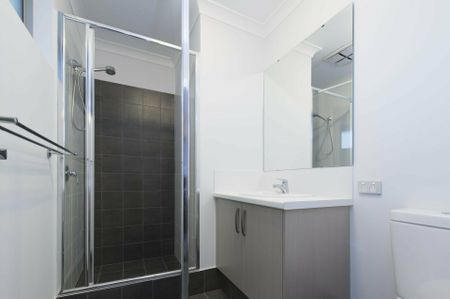 Stunning 3 Bedroom, 2 Bathroom Home with Modern Comforts - BREAK LEASE - Photo 2