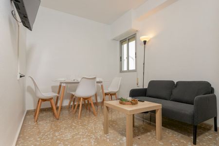 &nbsp;Lovely room in Valencia - Photo 4