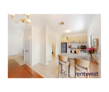 IDEAL LIVING - Photo 4