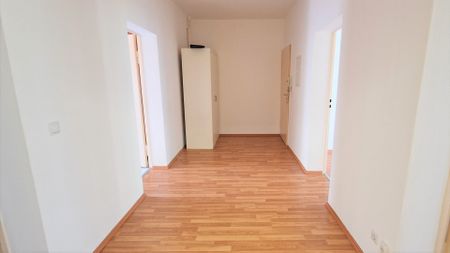 Erstes OG, 3 ZKB mit Balkon und EBK - Photo 2