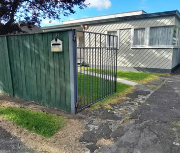 Spacious Home in Jellicoe Rd Manurewa! - Photo 5