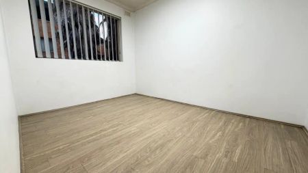 “2 BEDROOM UNIT_ WALKING DISTANCE TO LIVERPOOL STATION” - Photo 4