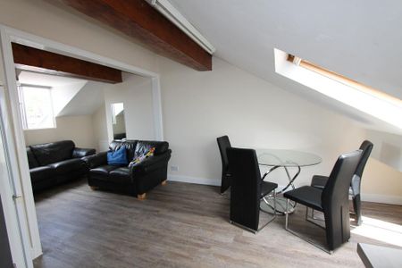 4 bedroom flat to rent - Photo 2