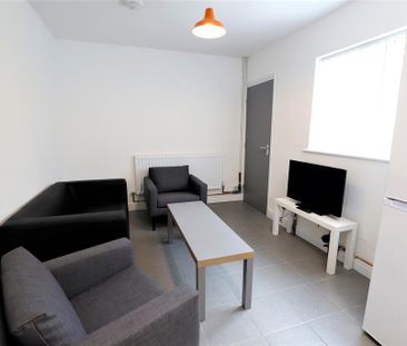 4 bedroom semi-detached house to rent - Photo 1