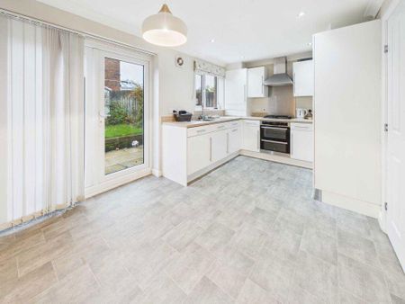 3 bedroom semi-detached house to rent - Photo 5