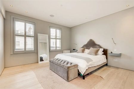 5 bedroom house in London - Photo 4