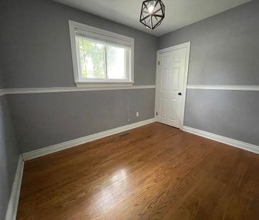 For Lease - 326 Rupert Avenue, Whitchurch-Stouffville, Ontario - Photo 2