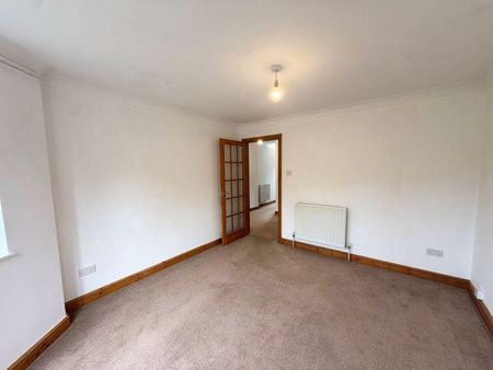 3 bedroom detached house to rent - Photo 2
