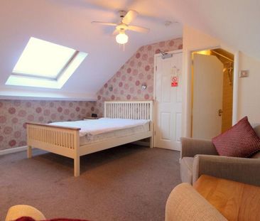 1 bedroom in a house share to rent - Photo 3