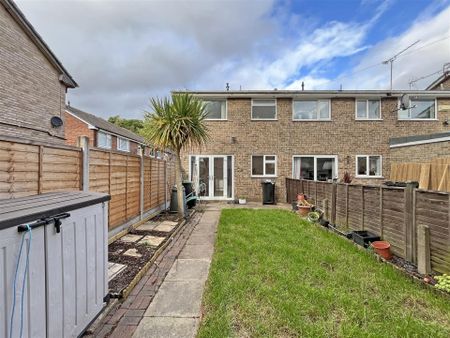 3 bedroom End of terrace house to rent - Photo 2