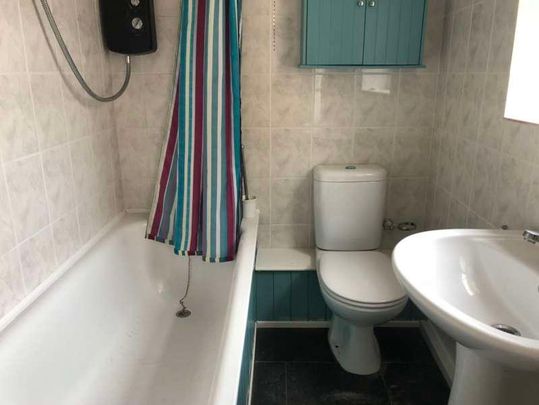 Spacious Bed Terraced House // Jul, LN5 - Photo 1