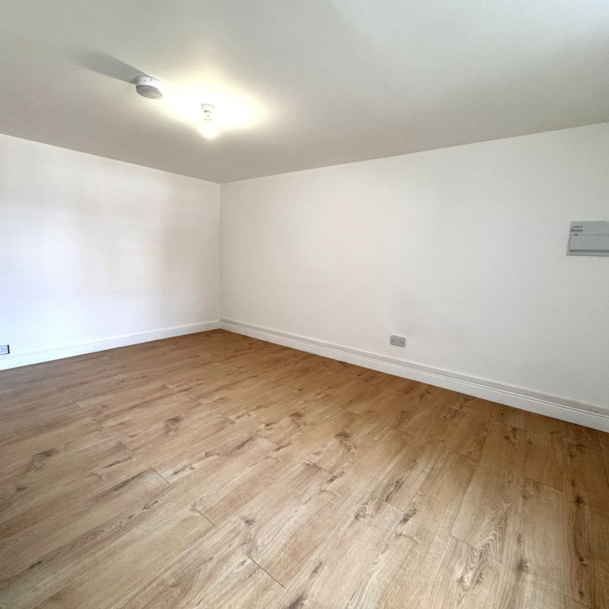 High Street, Leighton Buzzard - Photo 1