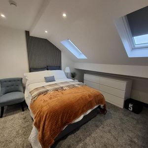 1 bedroom in a house share to rent - Photo 2