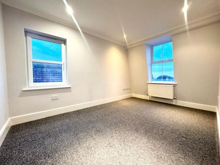 3 bedroom flat to rent - Photo 4