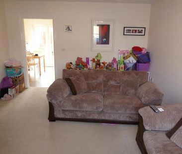 3 bedroom semi-detached house to rent - Photo 2