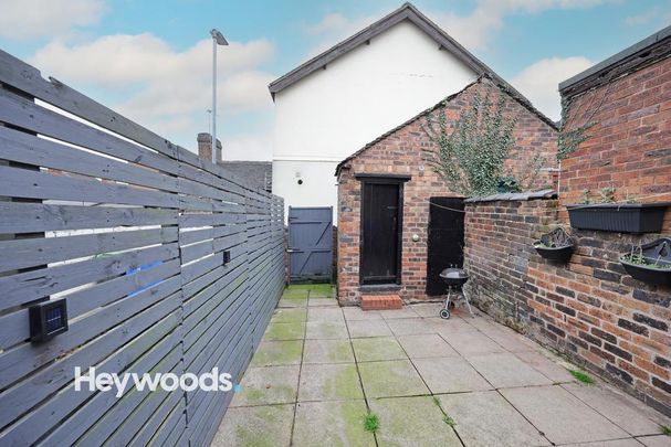 2 bedroom terraced house to rent - Photo 1