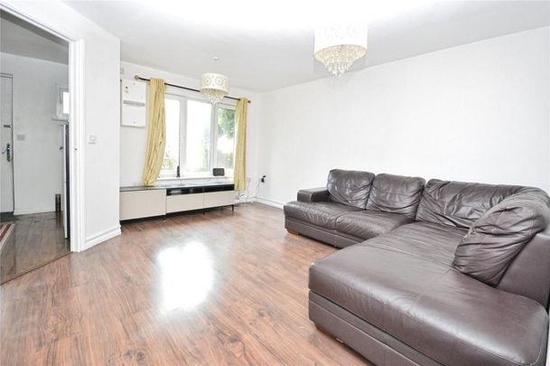 4 bedroom end of terrace house to rent - Photo 1