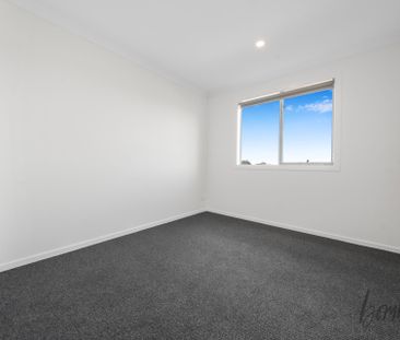 5-Bedroom Family Home | Simmental Road, Wollert - Photo 5