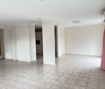 Lovely 3 bedroom family house in the heart of Bundall - Photo 4