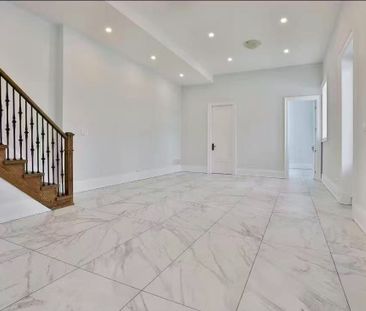 For Lease - 36 Sussex Avenue, Richmond Hill, Ontario - Photo 2