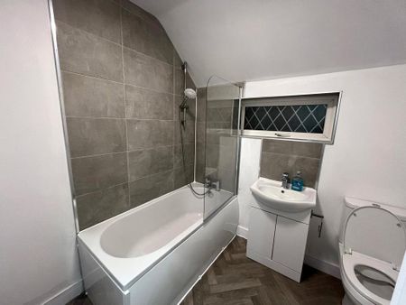 3 bedroom end of terrace house to rent - Photo 4