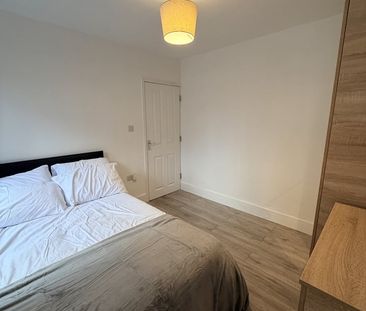 Room in a Shared Flat, Netherby House, SW8 - Photo 6