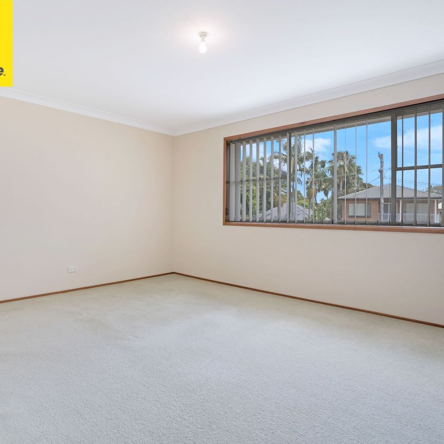 5 BEDROOM FAMILY HOME - Photo 1