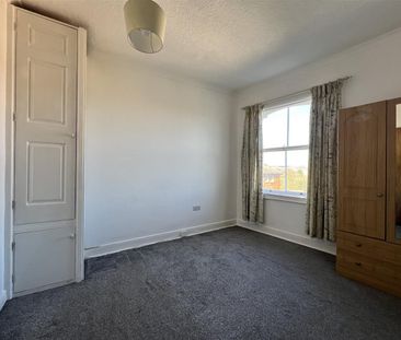 Cambridge Terrace, Scarborough - Photo 3