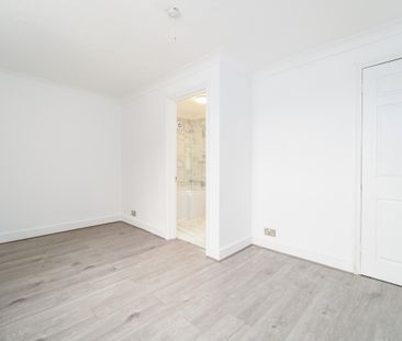 2 bed Penthouse To Let - Photo 6