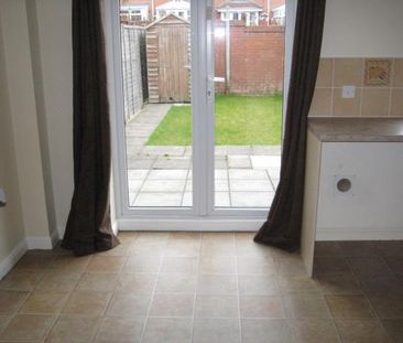 3 bedroom semi-detached house to rent - Photo 6