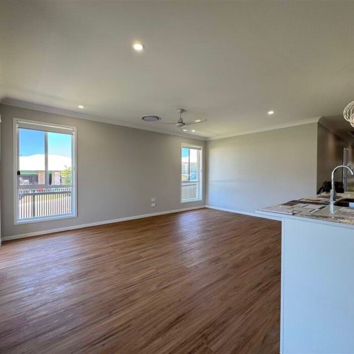 Brand New Lovely and comfortable Family Home - Photo 1