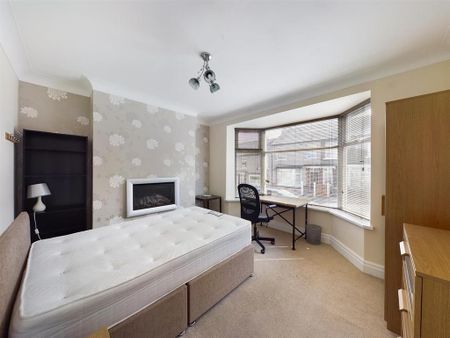 3 bedroom private hall to rent - Photo 2