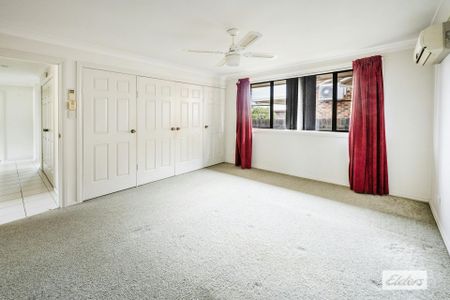 Lowset Brick Family Home - 10 Minutes Out of Town! - Photo 4