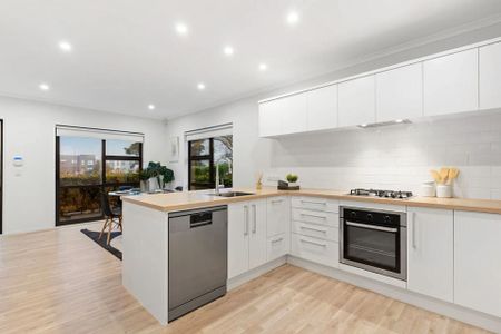 Modern 4BR Family Home in Takanini - Photo 3