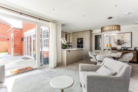 5 bedroom detached house to rent - Photo 2