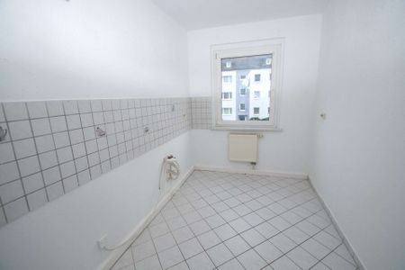 3-Zimmer-Wohnung mit separater Küche und Badewanne, renoviert, ab sofort - Photo 4