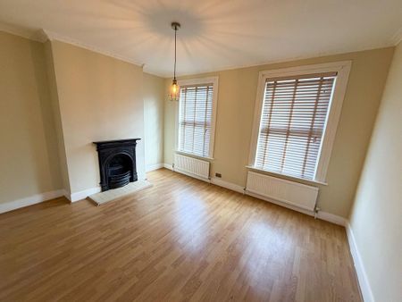 4 bedroom terraced house to rent - Photo 2