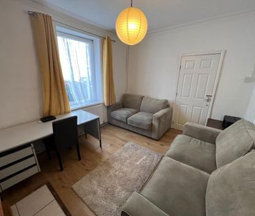 4 bedroom terraced house to rent - Photo 1