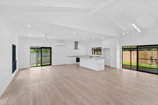 Modern 4-bedroom family home – Clifton Beach - Photo 1