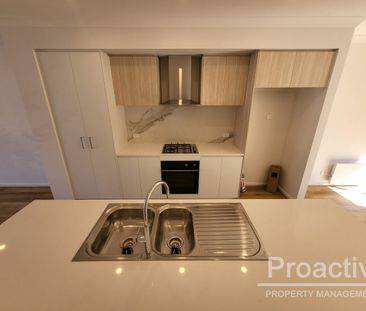 Contemporary Living with Style, Space & Natural Light - Photo 4